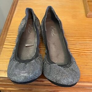 Kim Rogers Angelica Silver Sparkly Flats Sz 8 VGUC